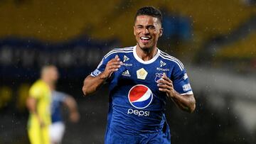 C&eacute;sar Carrillo celebrando uno de sus goles con Millonarios ante Bucaramanga por Liga &Aacute;guila I-2018