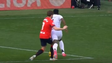 El posible penalti a Vinicius que tiene al madridismo ardiendo: nadie del VOR avisó al árbitro