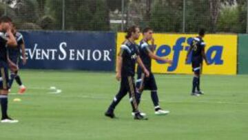 Valdivia se entrenó este lunes en Palmeiras, pero no pudo terminar los trabajos.