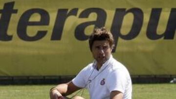 <b>ATENTO. </b>Mauricio Pochettino comandará desde mañana una nueva temporada en el Espanyol.