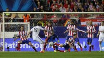 James intenta, un segundo después Oblak ataja.