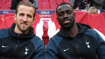Harry Kane y Davinson Sánchez, excompañeros en Tottenham que ahora se enfrentan en Champions League.