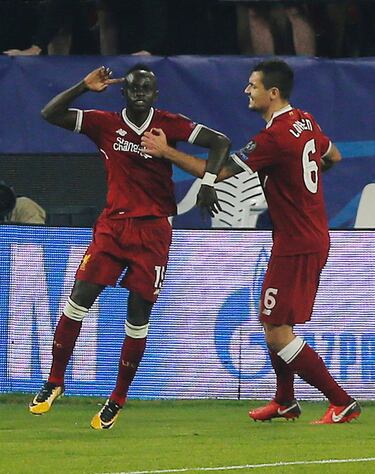 0-2. Sadio Mane celebró el segundo gol de los reds.