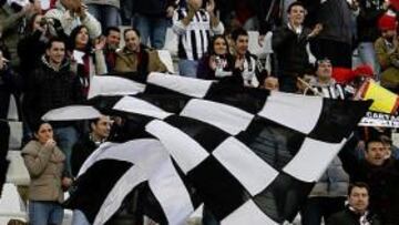 <b>APOYO INCONDICIONAL. </b>La afición del Cartagena ha acompañado al equipo cartagenero.