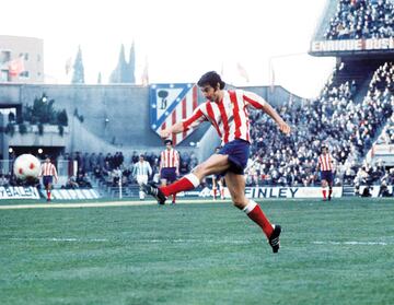 Pieza clave de aquel Atlético que alcanzó la final de la Copa de Europa de 1974, Gárate es otro de los grandes nombres en la historia rojiblanca. Entre 1966 y 1977 levantó la Intercontinental de 1975, tres títulos de Liga y dos de Copa. Y acabó tres veces como máximo goleador del campeonato de Liga. Disputó 327 partidos como colchonero y dejó patente su clase, regate, zancada y gol. Pese a nacer en Argentina de forma circunstancial, vistió la camiseta española con asiduidad como uno de los grandes delanteros de la época.