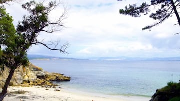 Las Islas Cíes constituyen un paradisiaco entorno cada vez más popular. Algunas publicaciones internacionales como The Guardian aseguran que la playa de Rodas es la mejor del mundo, pero no hay que perder de vista la de Figueiras, menos conocida pero igua