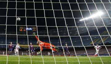 1-4. Kylian Mbapp¨¦ marc¨® el cuarto gol, hat-trick del franc¨¦s.