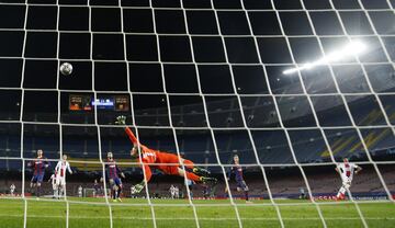 1-4. Kylian Mbappé marcó el cuarto gol, hat-trick del francés.