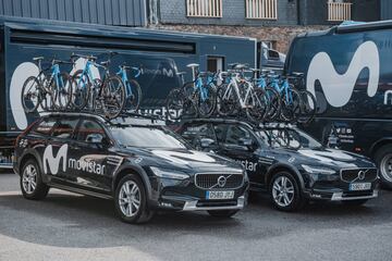 El equipo ciclista Movistar Team nos ha acercado a través de estas fotografías todo el equipamiento que tendrán para el 're-arranque' de 2020. Actualmente se encuentran en los Pirineos realizando la pretemporada. 