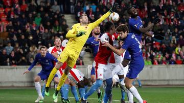 Soccer Football - Europa League Quarter Final First Leg - SK Slavia Prague v Chelsea - Eden Arena, Prague, Czech Republic - April 11, 2019  Slavia Prague&#039;s Ondrej Kolar in action with Chelsea&#039;s Antonio Rudiger, Olivier Giroud and Marcos Alonso  