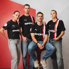 Indumentaria completamente negra para la segunda equipación