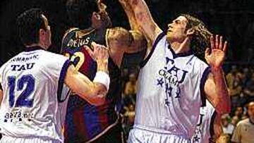 <B>ANULADO.</b> Dueñas estuvo inoperante frente a Oberto y Tomasevic.