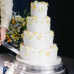 La invitación a una boda: "Trae tu cerveza y firma la exención de culpa por la COVID-19"