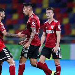 River aplastó a Central Córdoba y sigue prendido arriba