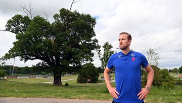 Soccer Football - Euro 2020 - England Press Conference - St. George&#039;s Park, Burton upon Trent, Britain - June 10, 2021 England&#039;s Harry Kane poses after the press conference Pool via REUTERS/Kevin Quigley