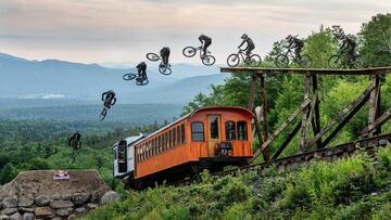 Carson Storch saltando con su MTB sobre un tren.