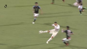 A falta de goles, calidad: el pase de Torres que levant¨® el 'ooohhh' del estadio y del narrador
