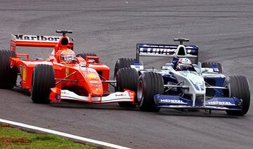 Cuando Michael Schumacher venía de ganar su primer título en la F1, Montoya apenas disputaba su primera temporada en 2001. En el Gran Premio de Brasil, el tercero en esa campaña, el colombiano realizó una maniobra que quedó para la historia al superar al alemán en un curva y asumir el liderato de la carrera, que luego no pudo terminar por un accidente.