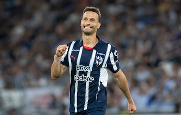 AME1511. NUEVO LEÓN (MÉXICO), 21/09/2024.- Sergio Canales de Monterrey se lamenta este sábado, en un partido de la jornada 9 del torneo apertura 2024 de la Liga MX entre Monterrey y Mazatlán, en el estadio BBVA, en Nuevo León (México). EFE/ Miguel Sierra
