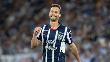 AME1511. NUEVO LEÓN (MÉXICO), 21/09/2024.- Sergio Canales de Monterrey se lamenta este sábado, en un partido de la jornada 9 del torneo apertura 2024 de la Liga MX entre Monterrey y Mazatlán, en el estadio BBVA, en Nuevo León (México). EFE/ Miguel Sierra