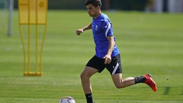 Soro durante un entrenamiento con el Granada.