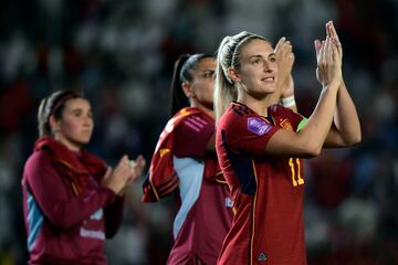 Spain's midfielder #11 Alexia Putellas and teammates celebrate their victory at the end of the UEFA Women's Nations League football match between Spain and Switzerland, at the Nuevo Arcangel stadium in Cordoba on September 26, 2023. (Photo by CRISTINA QUICLER / AFP)