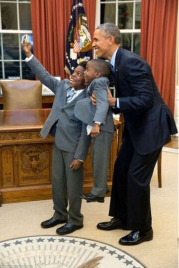 ? Official White House Photo by Pete Souza
https://www.flickr.com/photos/whitehouse/
