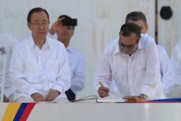 En Cartagena, Bogotá y varias ciudades del país se vivió un día de paz. La firma de los Acuerdos emocionó a los colombianos.