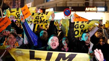 11/02/23
PRIMERA DIVISION JORNADA 21
VALENCIA CF
ATHLETIC CLUB
AFICION
ESTADIO MESTALLA
PROTESTAS MANIFESTACION 11/02/23 PARTIDO PRIMERA DIVISION
VALENCIA CF - ATHLETIC BILBAO
PROTESTAS DE LOS SEGUIDORES DEL VALENCIA EN LOS EXTERIORES DEL ESTADIO DE MESTALLA
PROTESTAS CONTRA PETER LIM MANIFESTACION