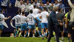 El Málaga festeja la victorioa ante el Atlético B.