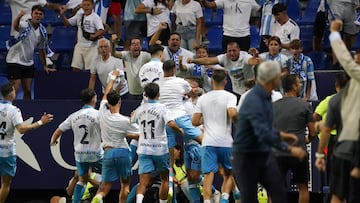 El Málaga festeja la victorioa ante el Atlético B.
