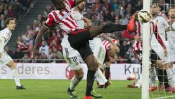 Iñaki Williams es la esperanza del Athletic arriba para suceder a Aduriz.