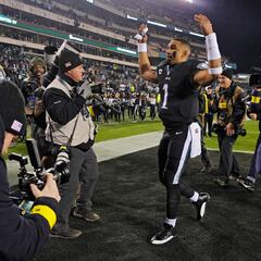 NFL Power Rankings before playoffs: Eagles end on top, Bills get emotional win, Niners win 10th straight