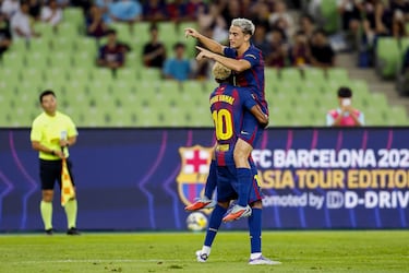 Flick tiene en sus manos el futuro de la perla del Barça