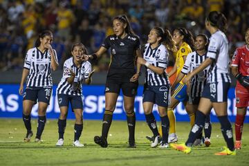 El Clásico Regio entre las Felinas de Tigres y las Rayadas de Monterrey regaló un emocionante empate a 2, con remontada, penal incluido y marca de asistencia con más de 37,500 asistentes.