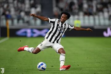 Juan Guillermo Cuadrado siempre hace historia en Champions y espera que en esta edición no sea la excepción. El colombiano es fijo en el XI de Allegri que hasta el momento lo ha puesto en una fase más ofensiva. 