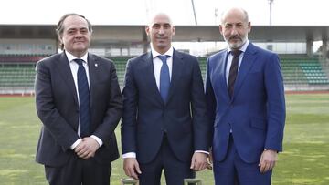 11/03/20 RUBIALES PRESIDENTE DE LA RFEF Y LOS PRESIDENTES DEL ATHLETIC DE BILBAO Y LA REAL SOCIEDAD
 APERRIBAY Y ELIZEGI
 COPA DEL REY
 
 ENVIADA.MATALLANAS.