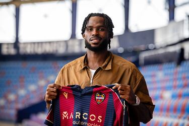 Oficial:  Koyalipou, el ‘9′ del Levante 