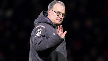 FILED - 02 November 2020, England, Brentford: Leeds United manager Marcelo Bielsa is seen during the English Football League Championship soccer match between Brentford and Leeds United at Griffin Park. Bielsa has signed a new one-year deal for the 2020-21 season one day before the promoted team begin the Premier League campaign away to champions Liverpool. Photo: John Walton/PA Wire/dpa
 11/09/2020 ONLY FOR USE IN SPAIN