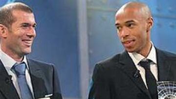 <B>AMIGOS</B>. Zizou es un enamorado del juego de su compañero en la selección francesa Thierry Henry.