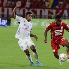 América alarga la crisis de Junior y recupera la punta