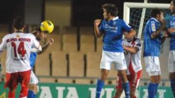 <b>EL 0-2. </b>Gilvan anota de falta el segundo tanto del Xerez con un disparo magistral.