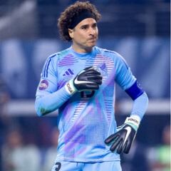 Contrastes: el error de Ochoa y la súper atajada de Malagón