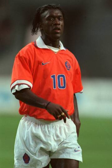 Seedorf decidió jugar para Holanda. El míticio mediocampista del Milan pudo jugar para en CONCACAF, ya que nació en Paramaribo, Surinam