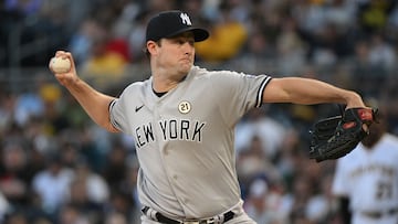 PITTSBURGH, PENNSYLVANIA - SEPTEMBER 15: Gerrit Cole #45 of the New York Yankees delivers a pitch in the first inning during the game against the Pittsburgh Pirates at PNC Park on September 15, 2023 in Pittsburgh, Pennsylvania. Players are wearing number 21 in honor of Roberto Clemente Day.   Justin Berl/Getty Images/AFP (Photo by Justin Berl / GETTY IMAGES NORTH AMERICA / Getty Images via AFP)