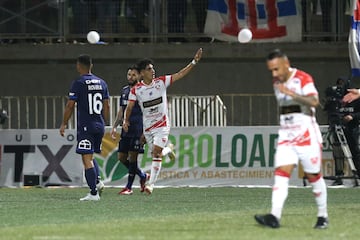 John Valladares festeja su gol ante la UC, en la fecha 15 del Campeonato Nacional 2023.