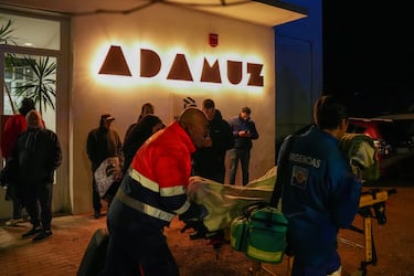 Coordinación de los equipos emergencias en el Polideportivo de Adamuz para socorrer a los heridos y fallecidos en el descarrilamiento de dos trenes de alta velocidad en el término municipal, a 19 de enero de 2026 en Adamuz (Córdoba, España).