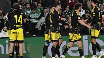 Francho y Kodro celebran uno de los goles de la victoria en Santander.