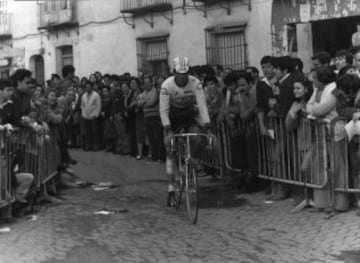 Ciclista español, profesional entre 1979 y 1985, cuyo mayor éxito deportivo lo logró en la Vuelta a España, donde conseguiría una victoria de etapa en la edición de 1981.