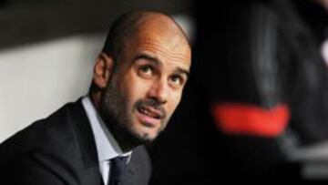 El entrenador de Bayern Munich Pep Guardiola es visto en el banco ante AS Roma Rudi García observa el juego ante hoy, miércoles 5 de noviembre de 2014, durante un partido del grupo E de la Liga de Campeones celebrado en Munich (Alemania).